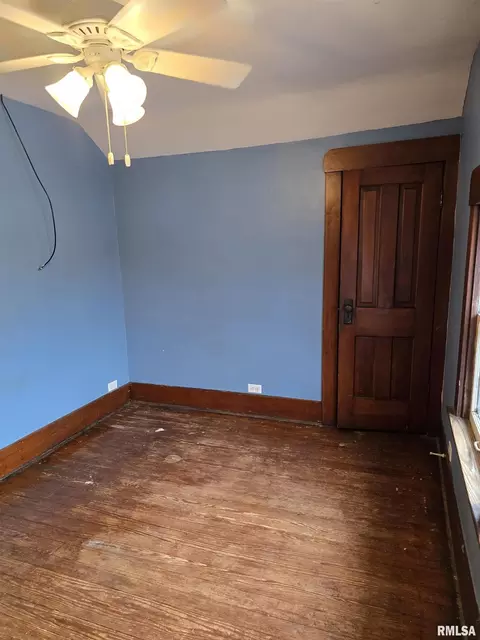 Bedroom - 605 E Chestnut St, Canton, IL 61520 photo 4 of 10