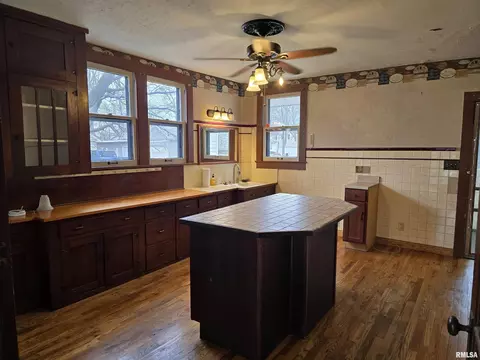 Kitchen - 605 E Chestnut St, Canton, IL 61520 photo 2 of 6