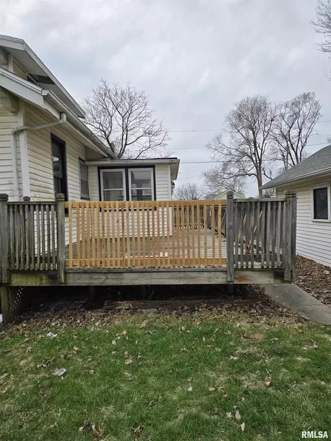 Exterior - 605 E Chestnut St, Canton, IL 61520 photo 5 of 6