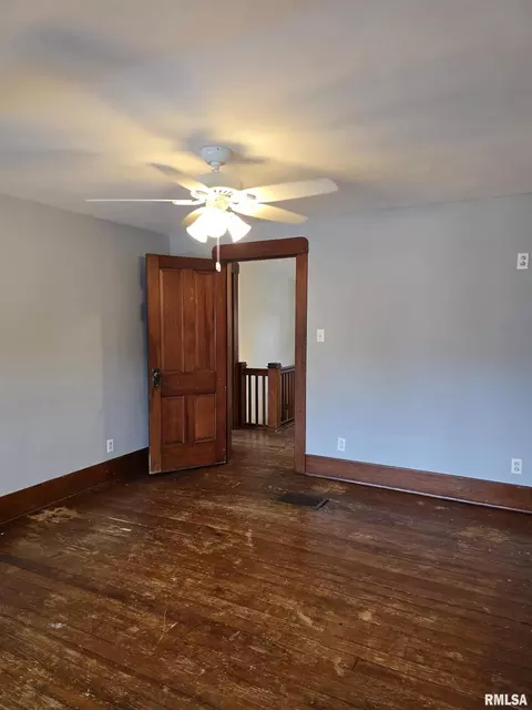 Bedroom - 605 E Chestnut St, Canton, IL 61520 photo 8 of 10