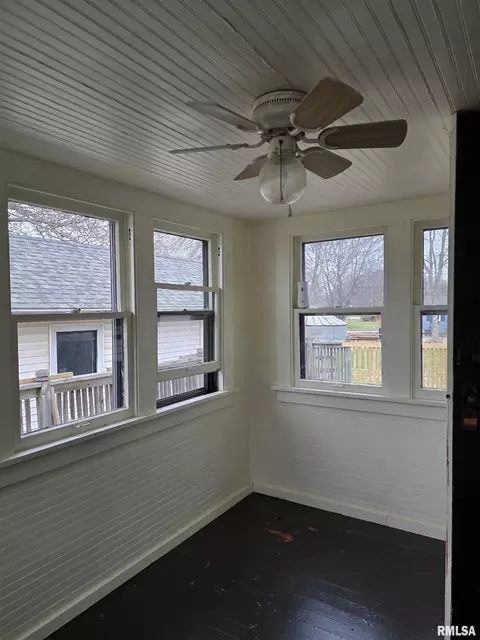Exterior - 605 E Chestnut St, Canton, IL 61520 photo 4 of 6