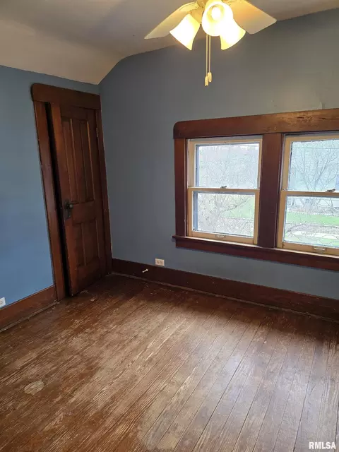 Bedroom - 605 E Chestnut St, Canton, IL 61520 photo 3 of 10