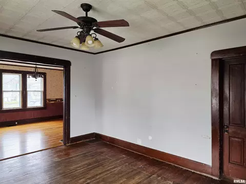 Living - 605 E Chestnut St, Canton, IL 61520 photo 6 of 7