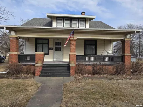 Exterior - 605 E Chestnut St, Canton, IL 61520 photo 2 of 6