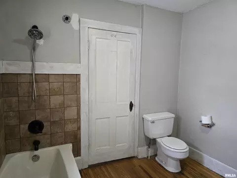 Bath - 605 E Chestnut St, Canton, IL 61520 photo 2 of 6