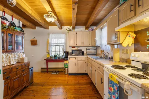 Kitchen - 265 Moss Ln, Anna, IL 62906 photo 1 of 2