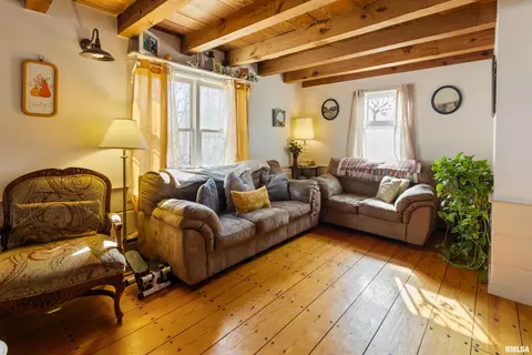 Living - 265 Moss Ln, Anna, IL 62906 photo 1 of 2