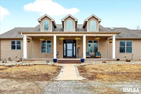 3661 Cole Hollow Rd, Pekin, IL 61554