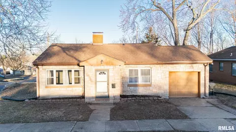 1200 S 9th St, Pekin, IL 61554