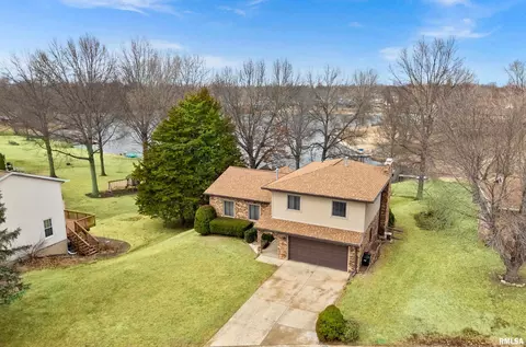2118 Highwood Ave, Pekin, IL 61554
