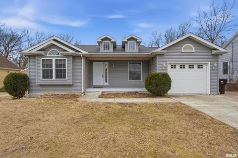 121 Apple Ct, Creve Coeur, IL 61610