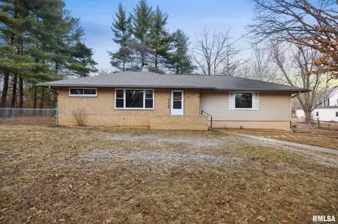 5524 N Big Hollow Rd, Peoria, IL 61615