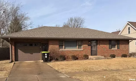 414 N Lawndale Ave, Washington, IL 61571