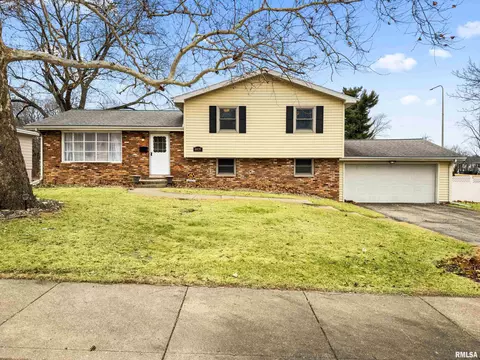 6839 N Michele Ln, Peoria, IL 61604