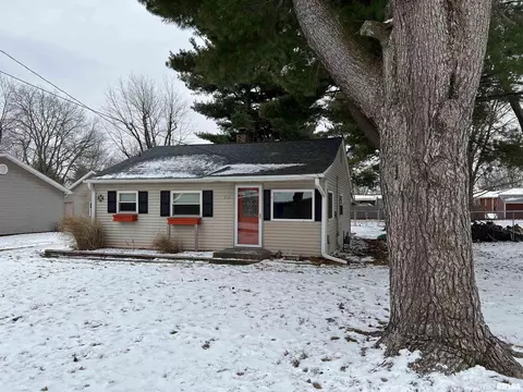 212 E Sheridan St, Manito, IL 61546 photo 2