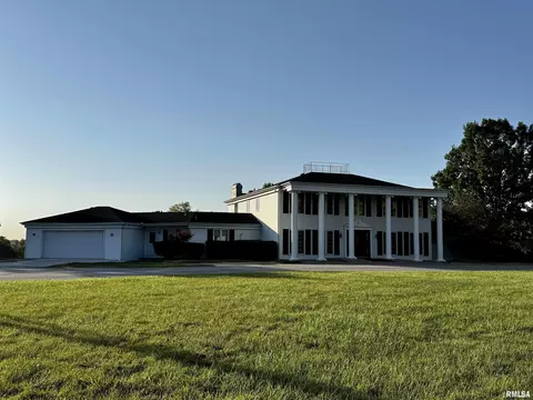 2001 Wigwam Hollow Rd, Macomb, IL 61455
