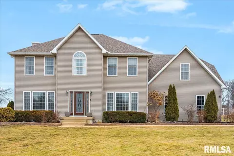 8590 Hickory Hills Dr, Argenta, IL 62501
