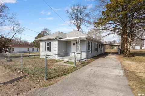 1905 E Garland St, West Frankfort, IL 62896