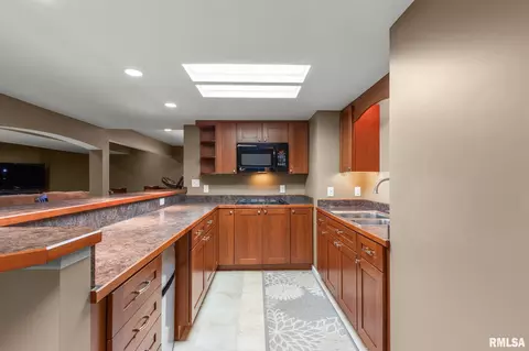 Kitchen - 905 Brookline Dr, Eureka, IL 61530 photo 5 of 6