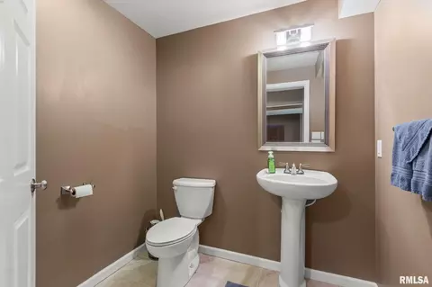 Bath - 905 Brookline Dr, Eureka, IL 61530 photo 7 of 7