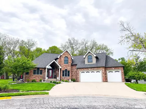 Exterior - 905 Brookline Dr, Eureka, IL 61530 photo 4 of 21