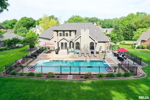 Exterior - 905 Brookline Dr, Eureka, IL 61530 photo 7 of 21