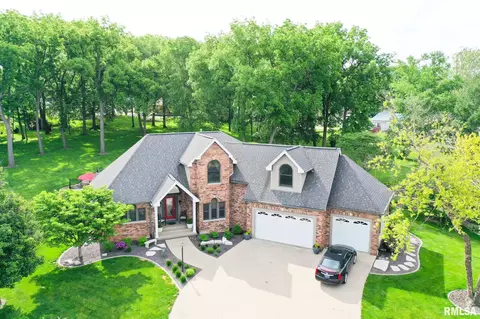Exterior - 905 Brookline Dr, Eureka, IL 61530 photo 1 of 21