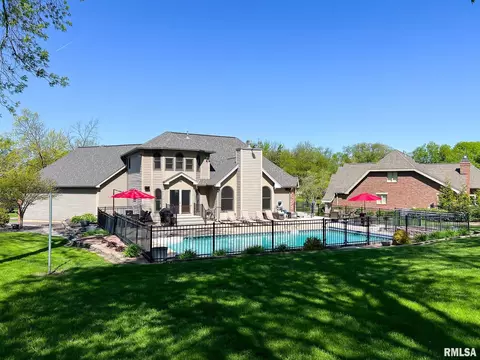 Exterior - 905 Brookline Dr, Eureka, IL 61530 photo 9 of 21
