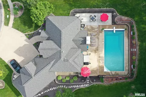 Exterior - 905 Brookline Dr, Eureka, IL 61530 photo 6 of 21