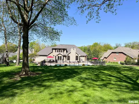 Exterior - 905 Brookline Dr, Eureka, IL 61530 photo 8 of 21