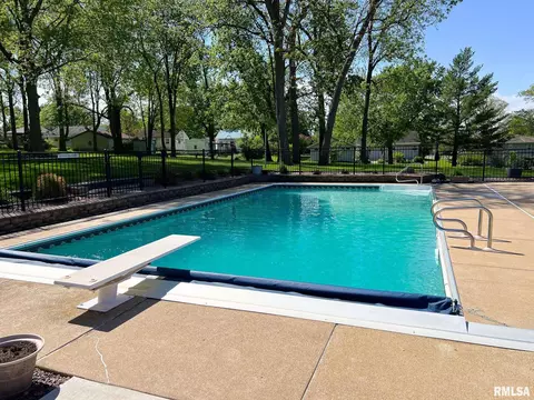 Exterior - 905 Brookline Dr, Eureka, IL 61530 photo 17 of 21