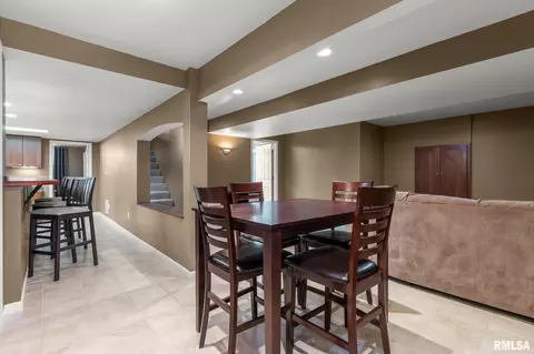 Dining - 905 Brookline Dr, Eureka, IL 61530 photo 3 of 3