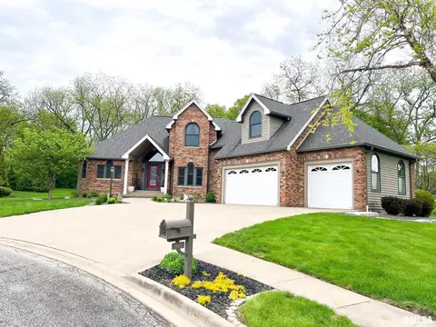 Exterior - 905 Brookline Dr, Eureka, IL 61530 photo 2 of 21