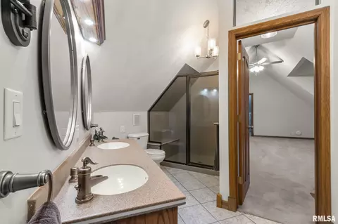 Bath - 905 Brookline Dr, Eureka, IL 61530 photo 6 of 7