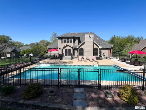 Exterior - 905 Brookline Dr, Eureka, IL 61530 photo 12 of 21