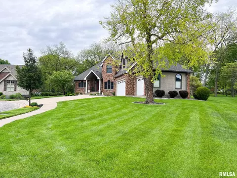 Exterior - 905 Brookline Dr, Eureka, IL 61530 photo 3 of 21