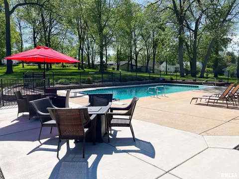 Exterior - 905 Brookline Dr, Eureka, IL 61530 photo 16 of 21