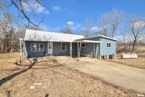 2916 N Trivoli Rd, Trivoli, IL 61569