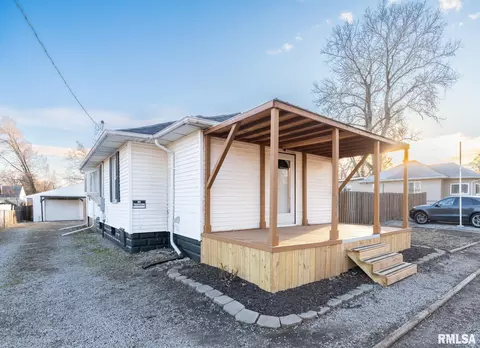 106 Thornton Ave, Pekin, IL 61554