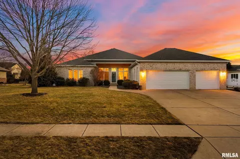 1232 Wheatfield Dr, Morton, IL 61550