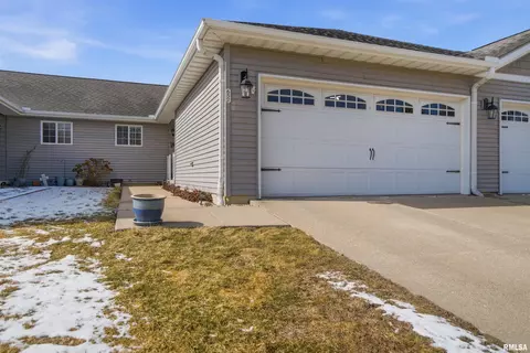 652 Bittersweet Ave, Germantown Hills, IL 61548