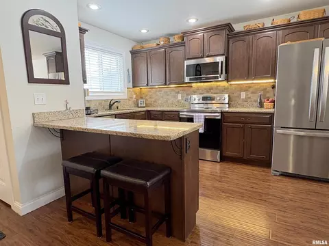 Kitchen - 652 Bittersweet Ave, Germantown Hills, IL 61548 photo 1 of 3