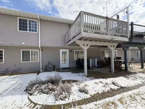 Exterior - 652 Bittersweet Ave, Germantown Hills, IL 61548 photo 3 of 4