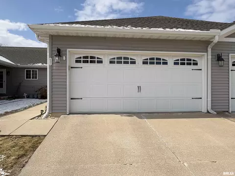 Exterior - 652 Bittersweet Ave, Germantown Hills, IL 61548 photo 2 of 4