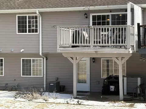 Exterior - 652 Bittersweet Ave, Germantown Hills, IL 61548 photo 4 of 4