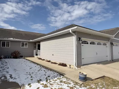Exterior - 652 Bittersweet Ave, Germantown Hills, IL 61548 photo 1 of 4