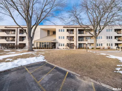 2601 W Willowlake Dr, Peoria, IL 61614