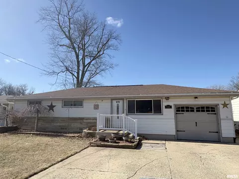 500 Ten Mile Creek Rd, Germantown Hills, IL 61548