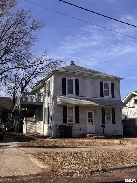 103 N 10th St, Pekin, IL 61554