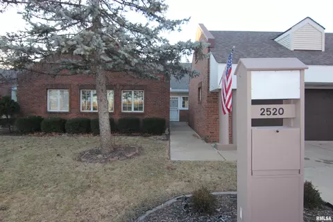 2520 Hidden Lake Ct, Peoria, IL 61614